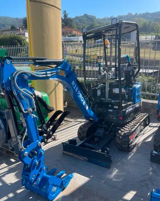 MINIESCAVATORE RIPPA R18 MOTORE KUBOTA D902
