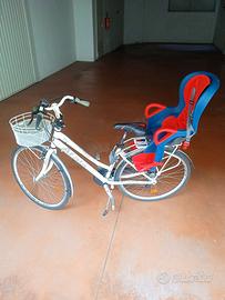 BICICLETTA DONNA CON SEGGIOLINO BAMBINI