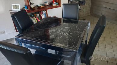 Tavolo in vetro allungabile e 4 sedie