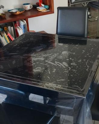 Tavolo in vetro allungabile e 4 sedie