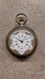 Orologio da tasca antico in argento cesellato