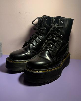 Dr. martens nere lucide con plateau