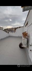 Monolocale con cucina separata e terrazza