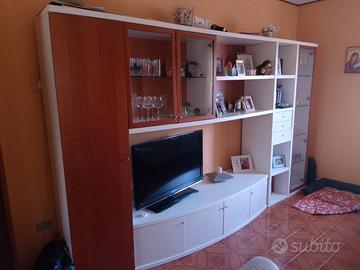 mobile soggiorno. Parete attrezzata  e madia