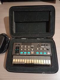 KORG VOLCA FM + CUSTODIA e ALIMENTATORE