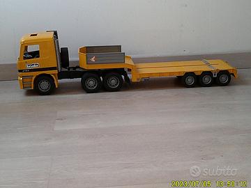 Camion BRUDER Rimorchio basso con Scavatore
