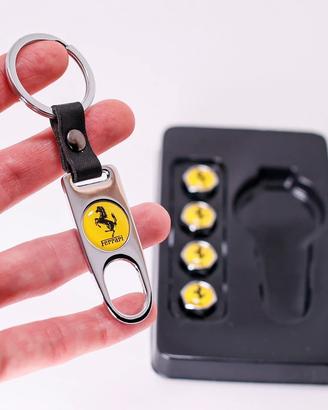 Set Ferrari portachiavi + 4 coprivalvole ruote con