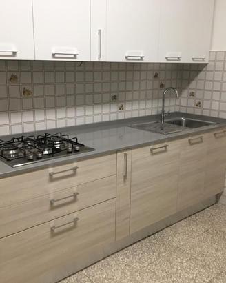 Cucina completa,camera da letto,2 TV, scrivania li