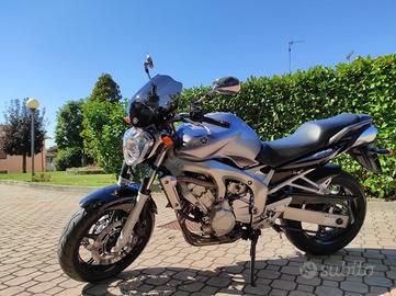Fz6 - del 2006. Tenuta molto bene
