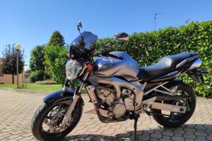 Fz6 - del 2006. Tenuta molto bene