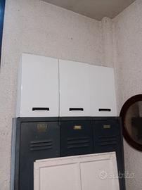 pensili in metallo bianco smaltato