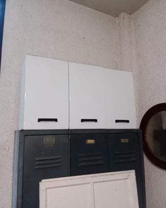 pensili in metallo bianco smaltato