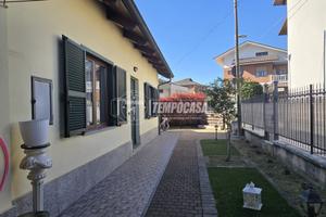 VILLA LIBERA SU 4 LATI RISTRUTTURATA CON GIARDINO