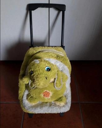 trolley  bambini  con peluches 