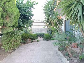 VILLA CON AMPIO GIARDINO