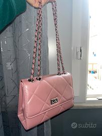 Borsa rosa trapuntata con catena