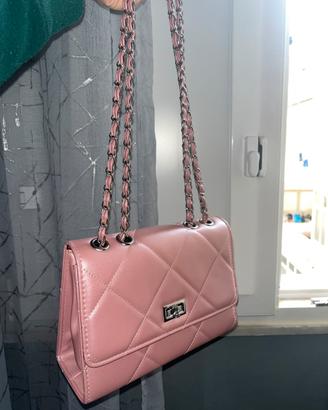 Borsa rosa trapuntata con catena