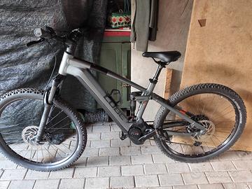 Bicicletta elettrica CUBE