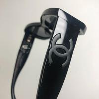 Occhiali da sole CHANEL con logo grande