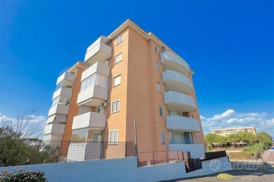 Appartamento con veranda posto auto e cantina