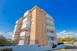 Appartamento con veranda posto auto e cantina