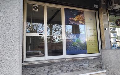 locale commerciale fronte strada