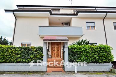 VILLA BIFAMILIARE - VIA OMBRONE - LATINA