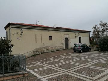 CASA/CASTELLO in centro a Tito