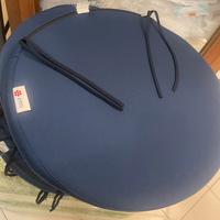 Cuscino in tessuto blu rotondo