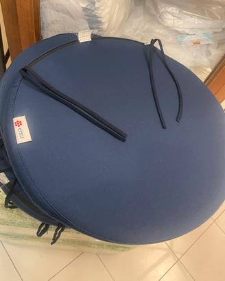 Cuscino in tessuto blu rotondo
