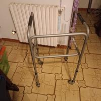 Girello deambulatore