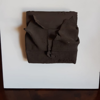 Pannello in terracotta firmato futurista