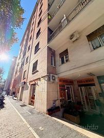 Attività / Licenza di 300 m² con 5 locali a Roma