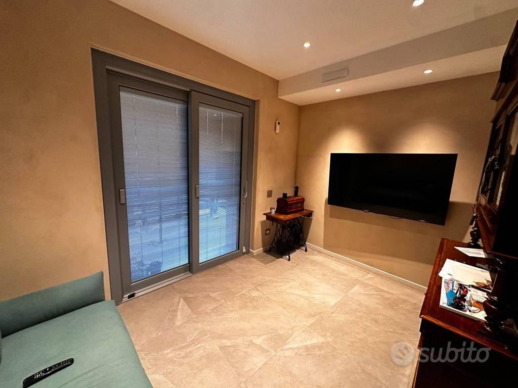 Appartamento di 221 m² con più di 5 locali e box a - Vista 3
