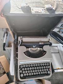 Macchina da scrivere Olivetti Studio 42