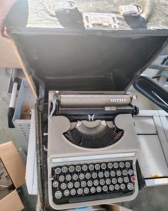 Macchina da scrivere Olivetti Studio 42
