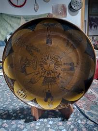 Piatto da parete in ceramica decorato a mano