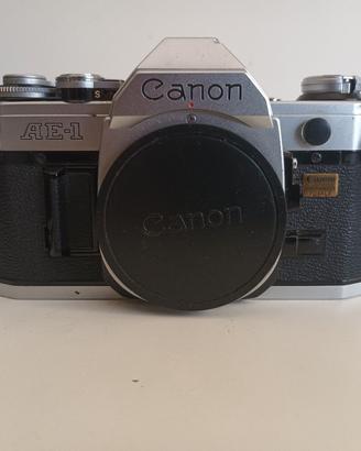 Fotocamera CANON AE1 + Zooms +Flash + Valigetta 