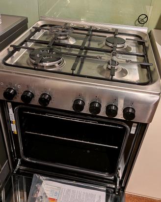 Hotpoint cucina  con piano 4 fuochi a gas