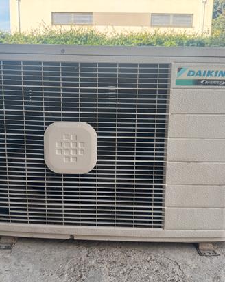 Daikin RXS25E2V1B – Climatizzatore/Pompa di calor