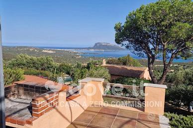 Villa di 240 m² con più di 5 locali a Golfo Aranci