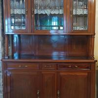 Mobili sala antichi e tavolo con sedie