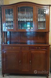 Mobili sala antichi e tavolo con sedie