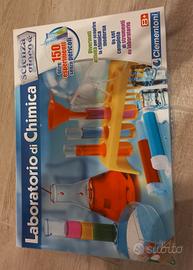 laboratorio piccolo chimico