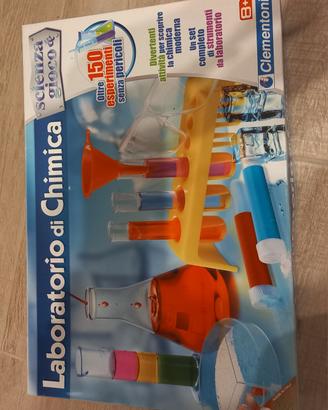 laboratorio piccolo chimico