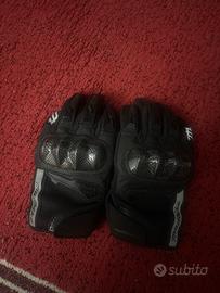 guanti moto in carbonio