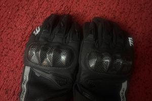 guanti moto in carbonio