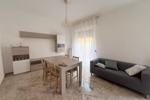 Ampio appartamento 4 camere letto per studentesse