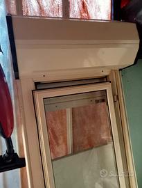 Finestra in alluminio bianco 