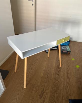 Scrivania design scandinavo